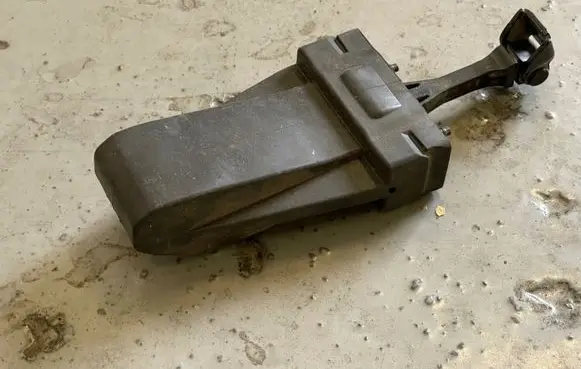BMW 5 G30 G31 Rear door check strap stopper 7341033