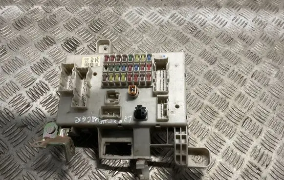 Toyota Land Cruiser (J120) Fuse module