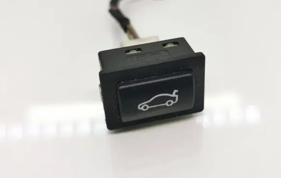 BMW 5 E60 E61 Tailgate opening switch 6921846