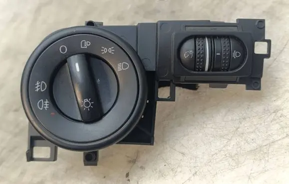 Volkswagen Touareg I Light switch 7L6858903D 527380 P0095827