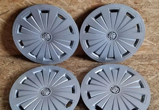 Audi Q3 8U R16 wheel hub/cap/trim 8W0601147