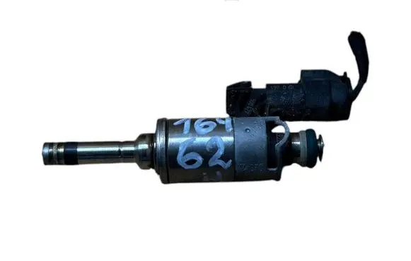 Skoda Octavia Mk3 (5E) Fuel injector 04E133036A