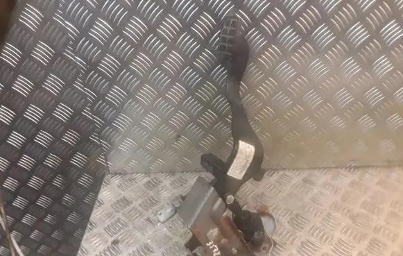 Smart ForFour I Clutch pedal 4542900216