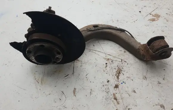 Rear wheel hub spindle/knuckle