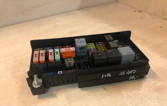 Mercedes-Benz GL X164 Fuse module A1645402372