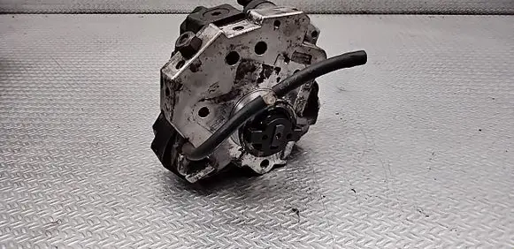 Volvo V70 Fuel injection high pressure pump 8689590 0445010043