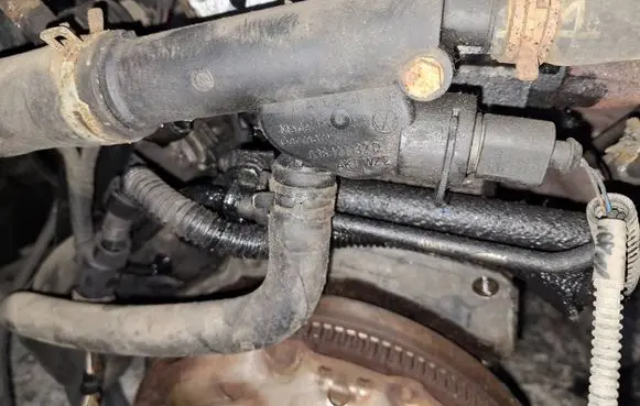 Skoda Fabia Mk2 (5J) Engine coolant pipe/hose 038121132d