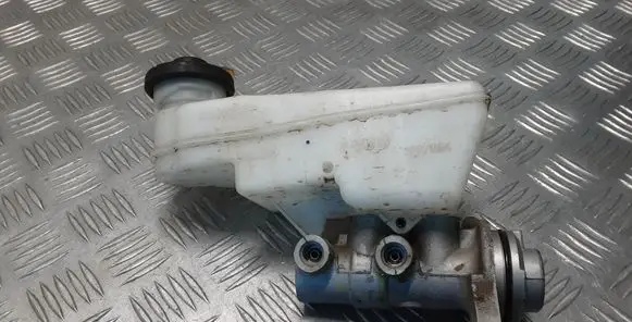 Master brake cylinder