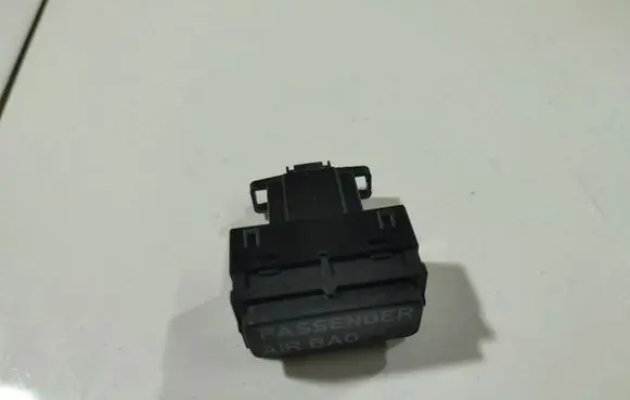 Volkswagen Golf V Passenger airbag on/off switch 1K0919234E