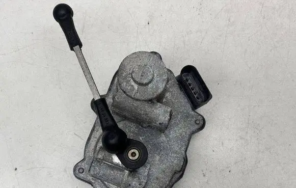 Audi Q7 4L Intake manifold valve actuator/motor 059129086L