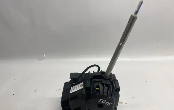 Volkswagen Jetta VII Gear shifter/selector 5QM713023C
