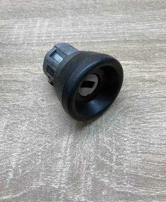 BMW 5 E39 Ignition lock 8379345