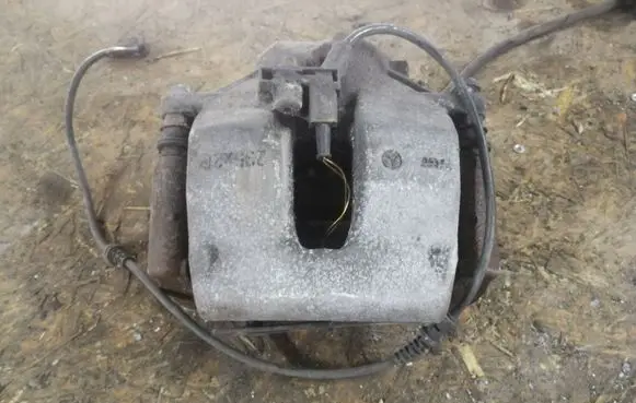 Mercedes-Benz C W204 Front brake caliper