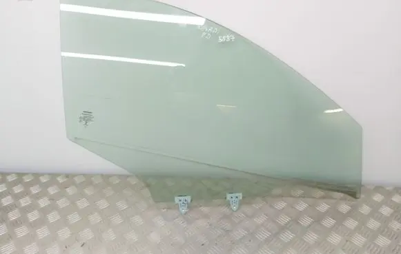 Nissan Qashqai Front door window glass four-door