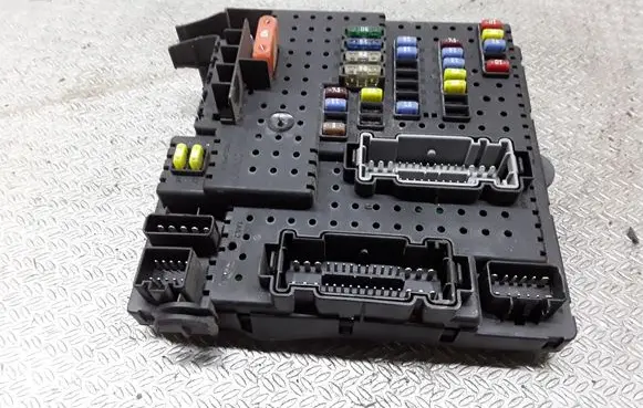 Volvo V70 Fuse module 30728512