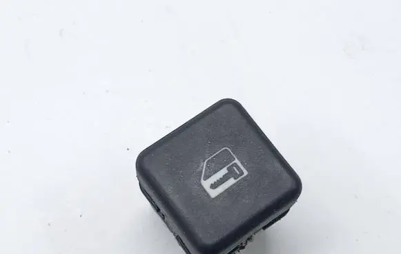 BMW 5 E39 Central locking switch button 8360828