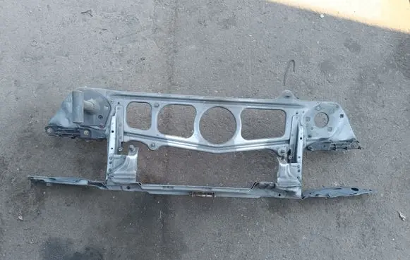 BMW 5 E39 Radiator support slam panel 8381241
