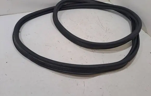 Trunk rubber seal (body)