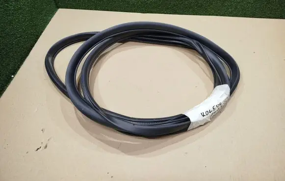 Renault Koleos II Front door rubber seal 