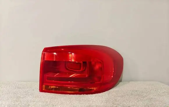 Volkswagen Tiguan Rear/tail lights 5N0945096Q 2SD01073802