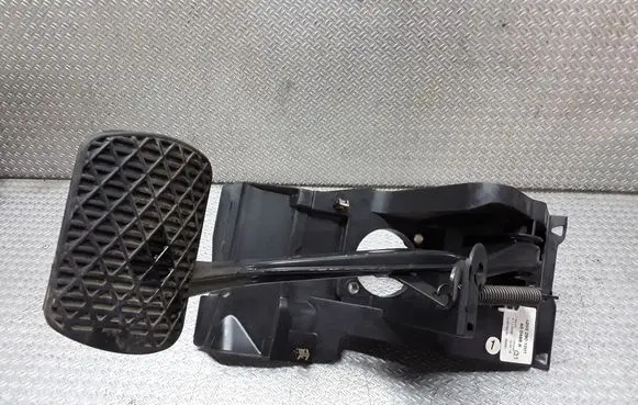 Mercedes-Benz C W203 Brake pedal 2032901001