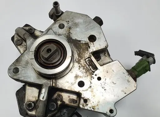 Volvo C70 Fuel injection high pressure pump 30756125