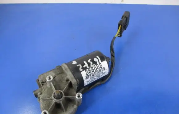 Opel Zafira A Front wiper linkage and motor