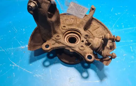 Volkswagen Touran I Front wheel hub spindle knuckle