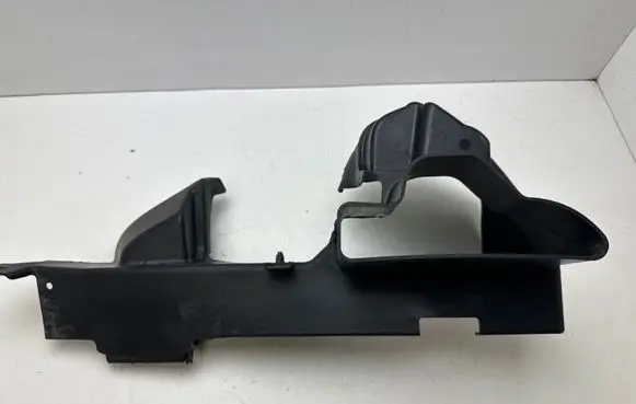 Ford Mustang VI Intercooler air guide/duct channel FR3B8103CH