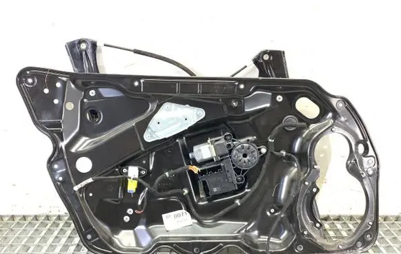 Volkswagen PASSAT B6 Front door window regulator with motor 3C0959793