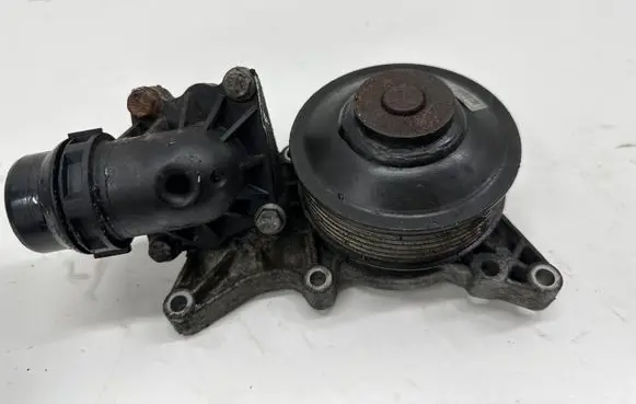 BMW 5 F10 F11 Water pump 8512360