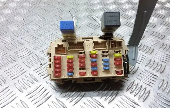 Nissan X-Trail T30 Fuse module