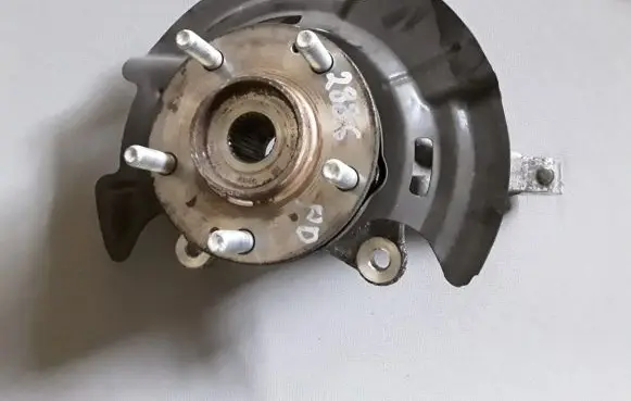 Front wheel hub