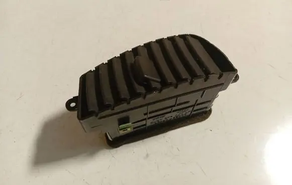 KIA Sorento Dash center air vent grill 974303E000