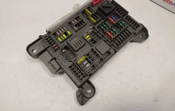BMW X5 E70 Fuse module 6931687 61146931687