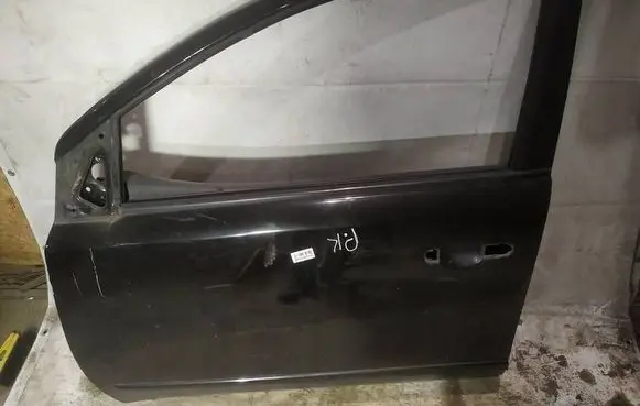 Nissan Note (E11) Front door juodos