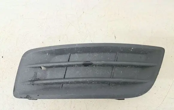 Volvo V50 Front bumper lower grill 30779102