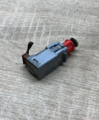 Opel Zafira A Brake pedal sensor switch 09185907