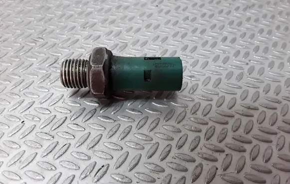 Renault Scenic I Oil pressure sensor 
