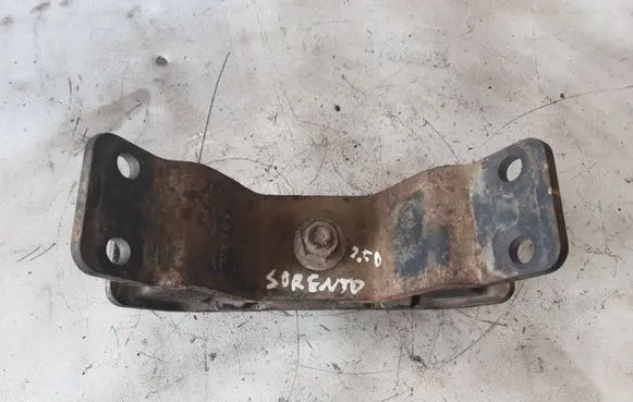 KIA Sorento Gearbox mount 218323E350
