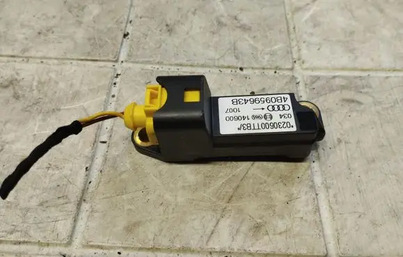 Audi A6 S6 C5 4B Airbag deployment crash/impact sensor 4B0959643B