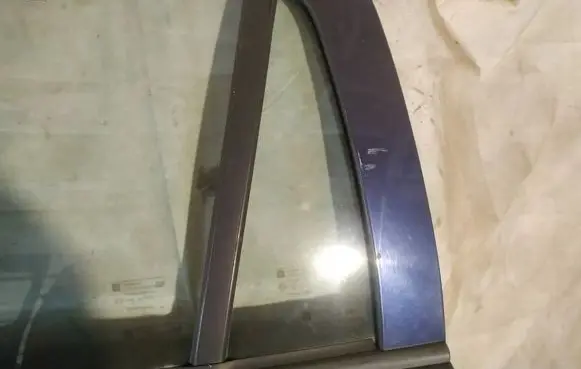 Opel Astra G Rear vent window glass as2