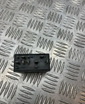 Volkswagen Golf IV Window wiper relay 3K0955531A PA6GF30