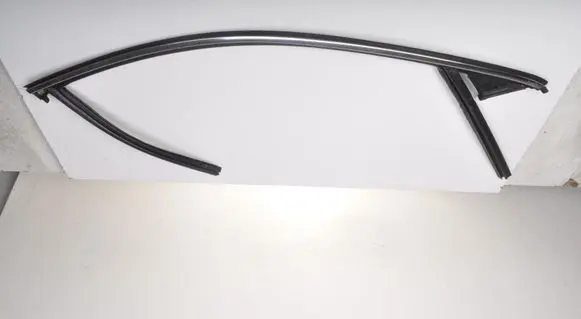 Volvo V60 Front door windshield rail 