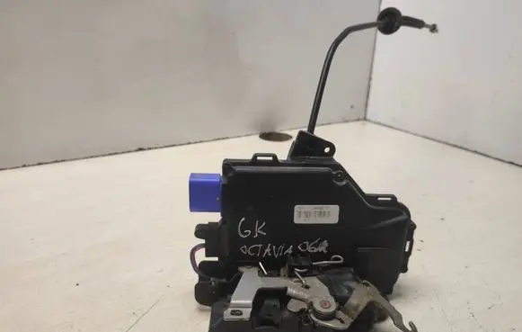 Skoda Octavia Mk2 (1Z) Rear door lock 7L0839015