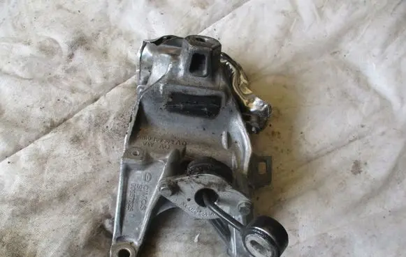 Audi A2 Engine mounting bracket AUDI4M0199308AD