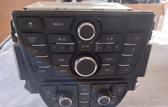 Head unit multimedia control