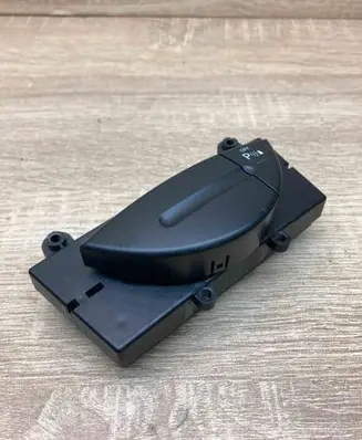Mercedes-Benz E W211 Parking (PDC) sensor switch 2118216958 03751222