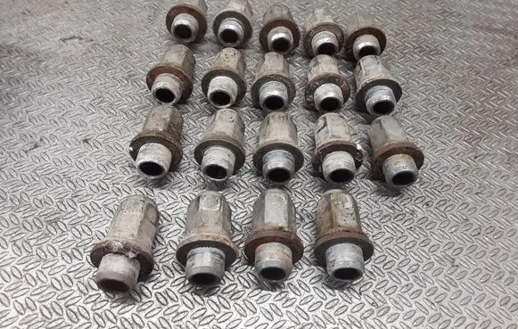 Toyota RAV 4 (XA20) Nuts/bolts 