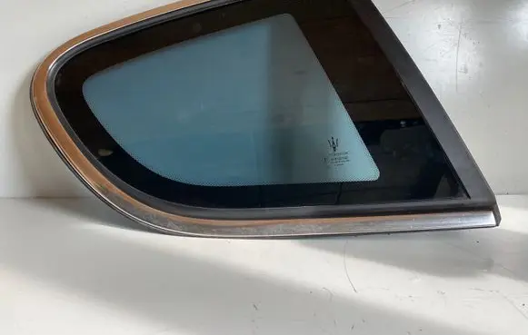 Maserati GranTurismo Rear side window 43R001582 E000228 DOT682M3240AS2
